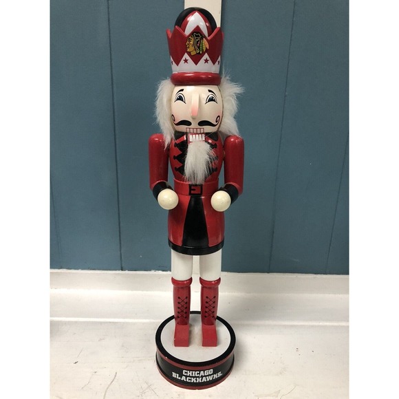 Forever Collectibles NHL Chicago Blackhawks Nutcracker Man Cave Decor 14" - Picture 9 of 9
